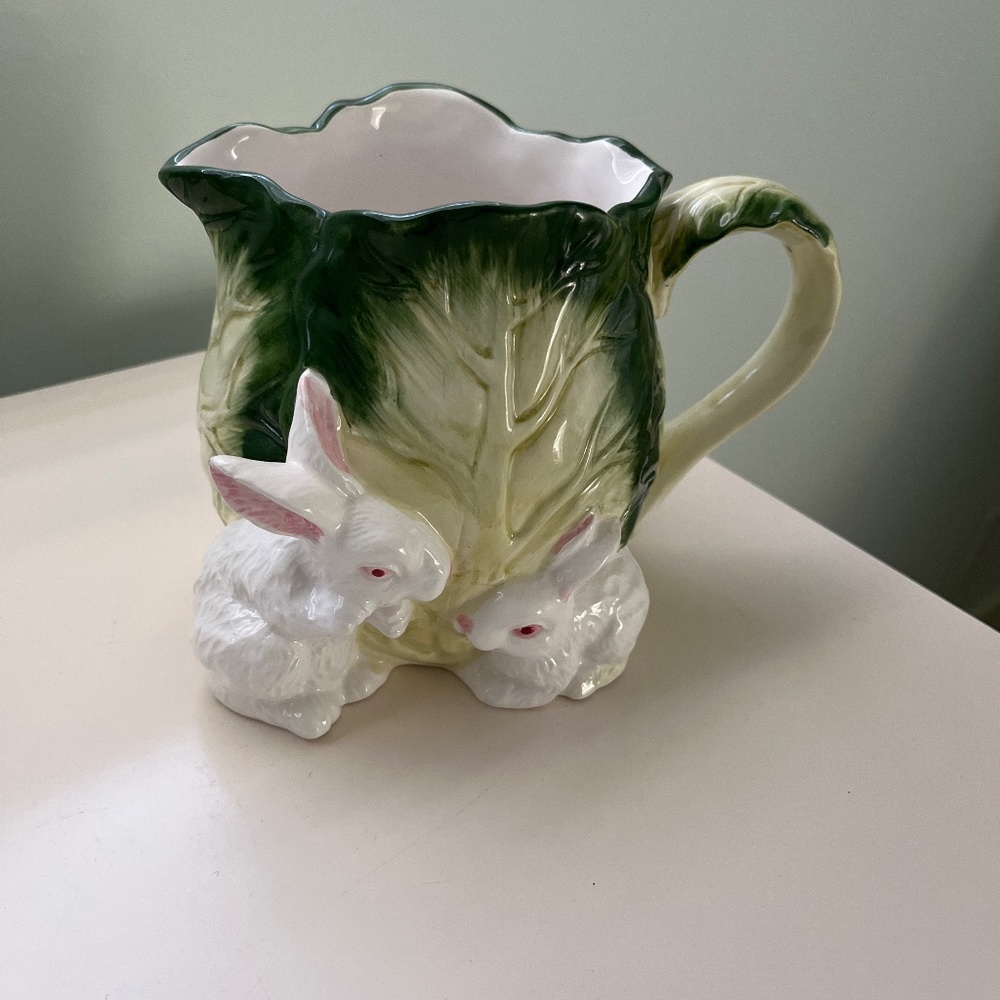 Rabbit pitcher